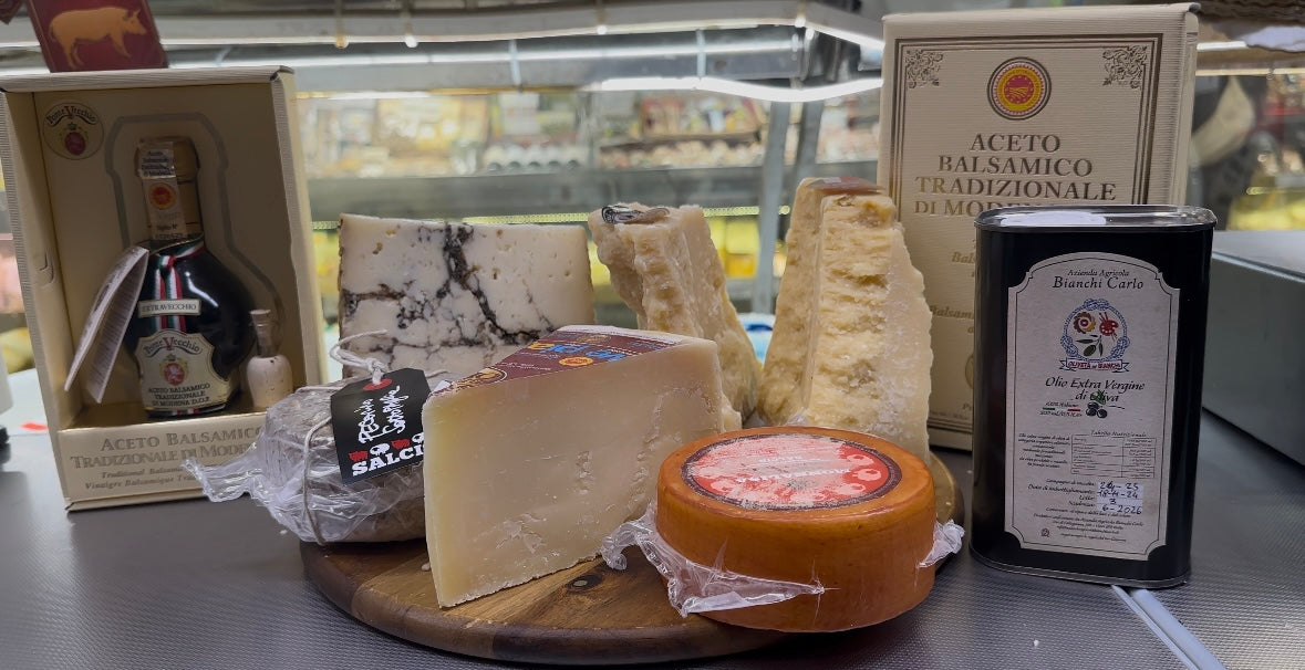 Gift idea Large selection of cheeses, balsamic vinegar and extra virgin olive oil
