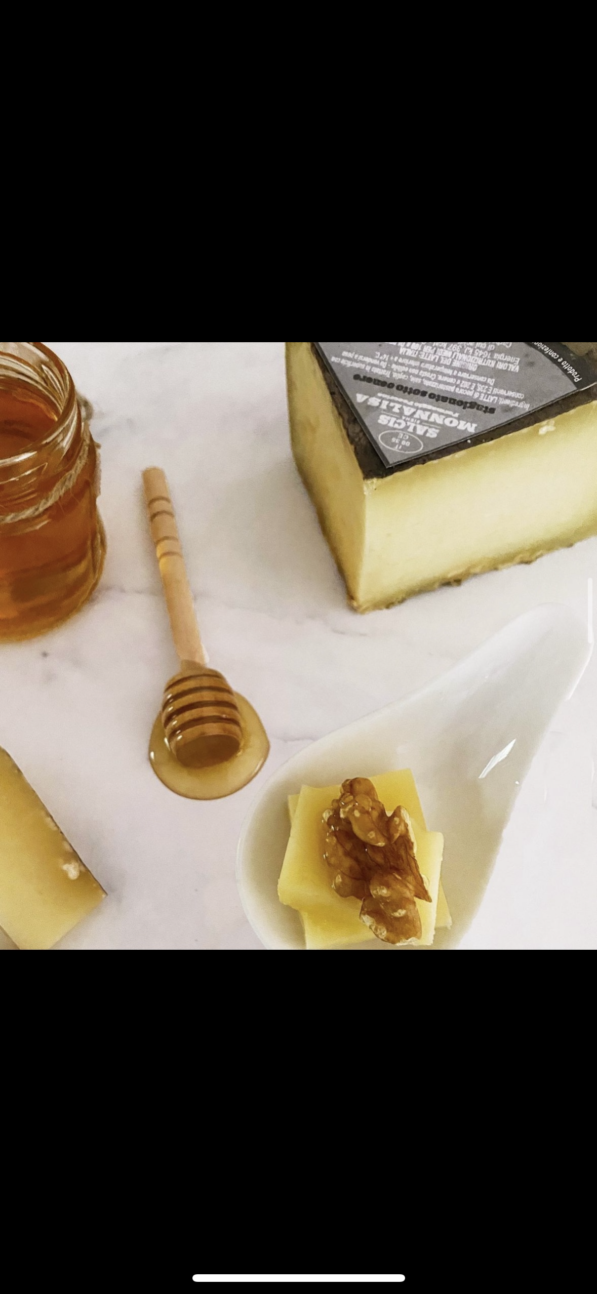 Sliced Pecorino sottocenere di Siena