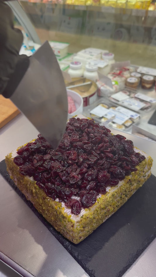 Robiolone di capra fruttato con mirtillo e pistacchio intero