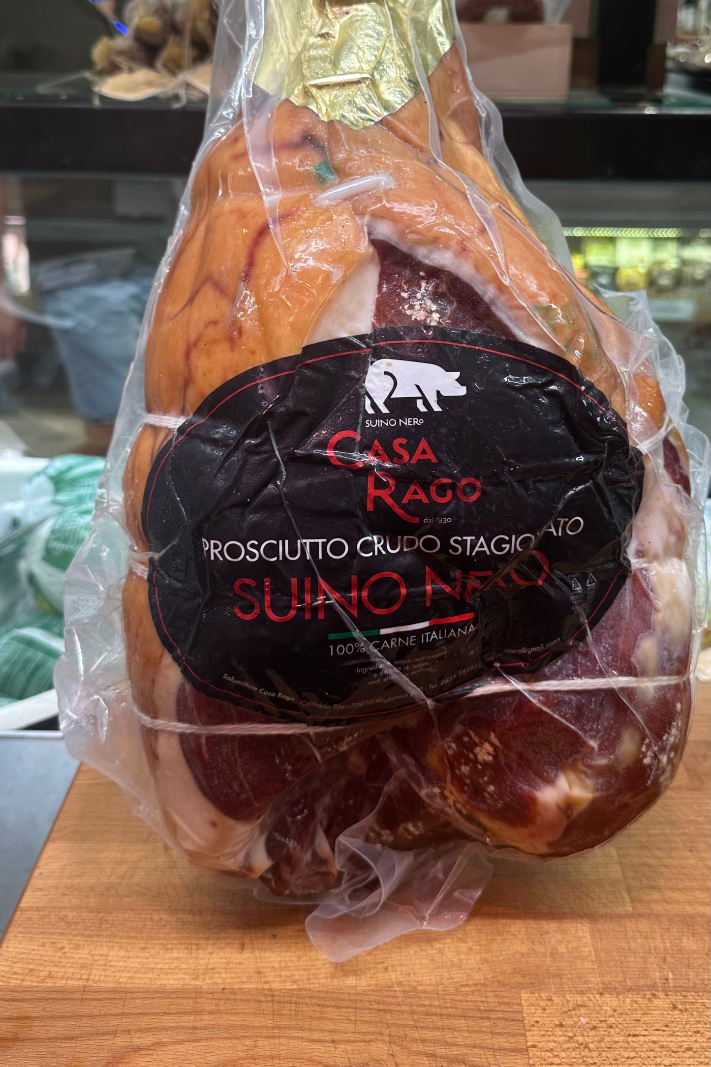 Prosciutto crudo di suino nero lucano di casa Rago