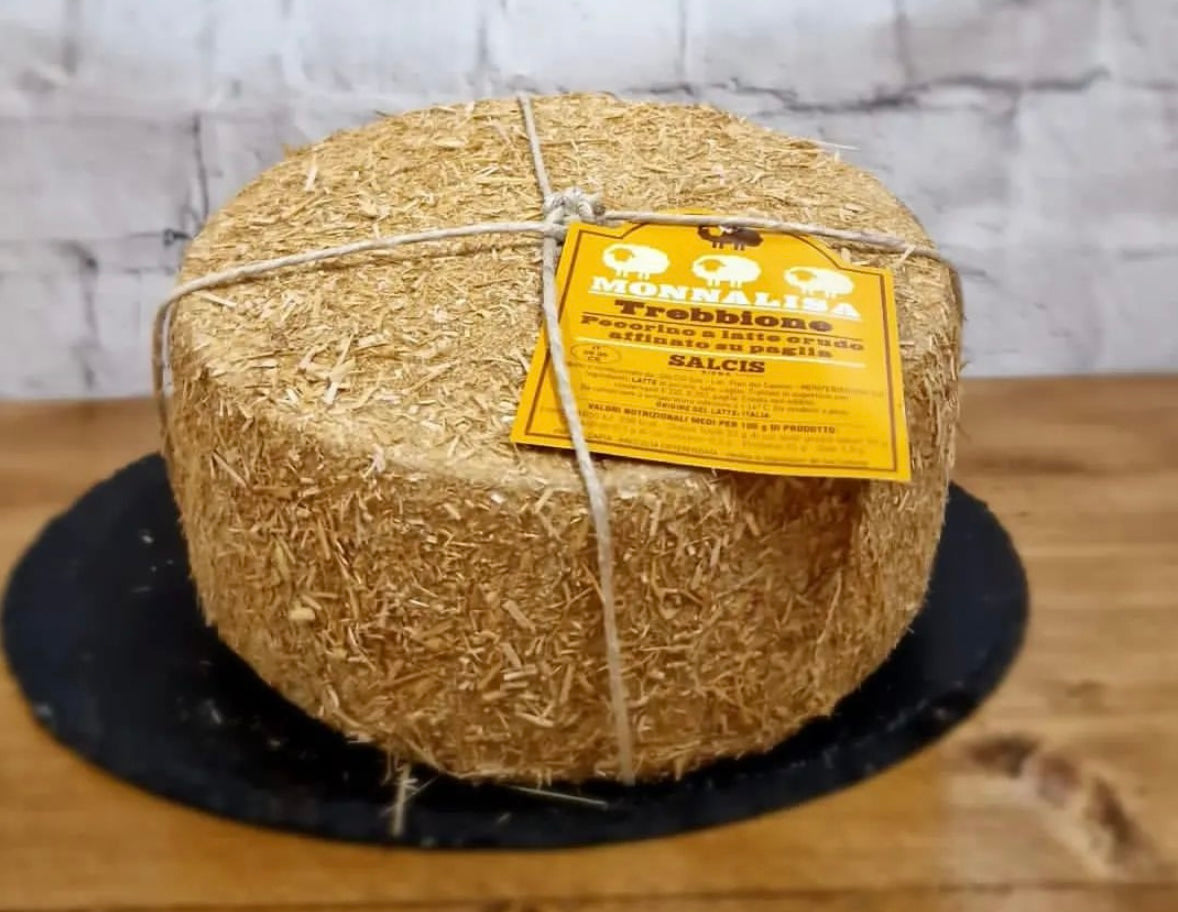 Raw milk pecorino aged on straw