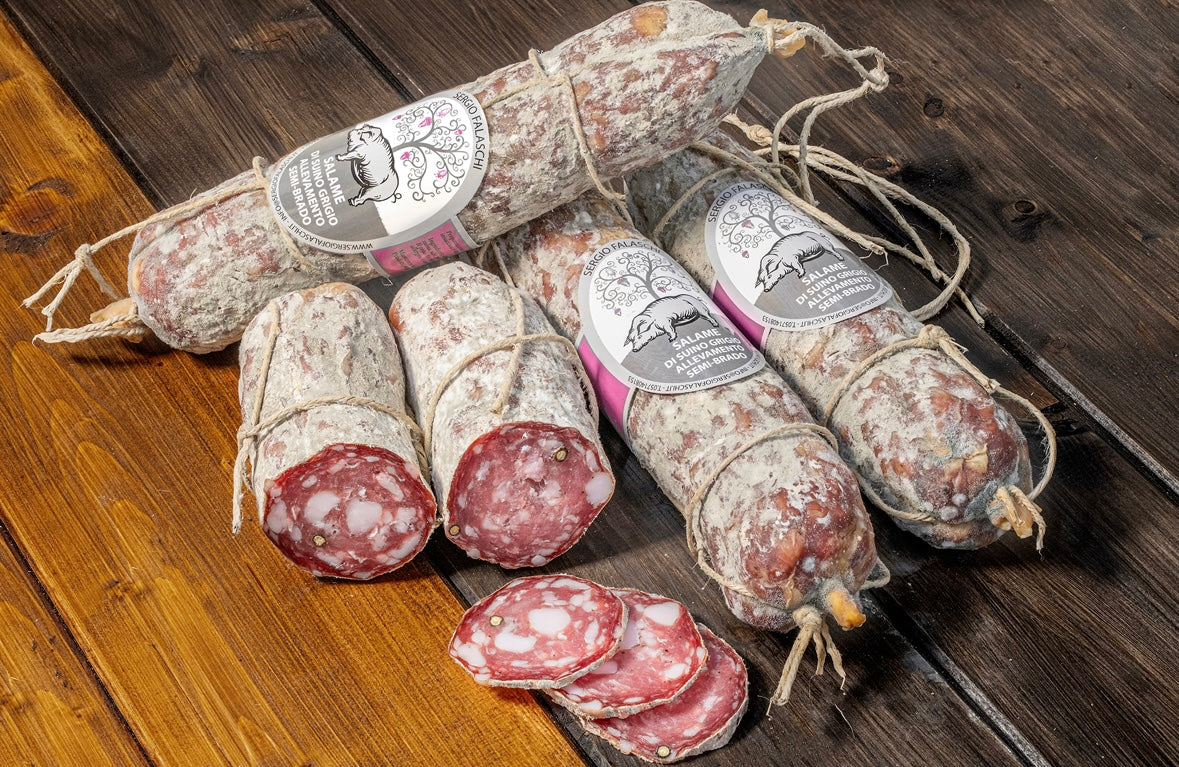 Salame di suino grigio allevamento semi - brado