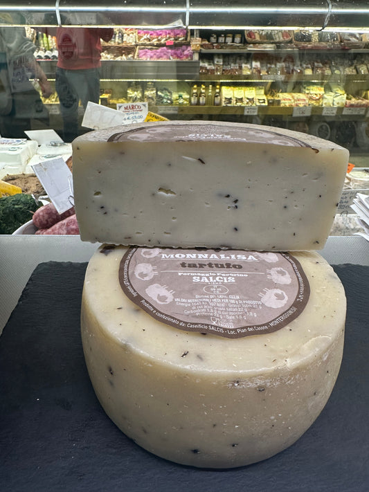 Pecorino tranché à la truffe de Sienne