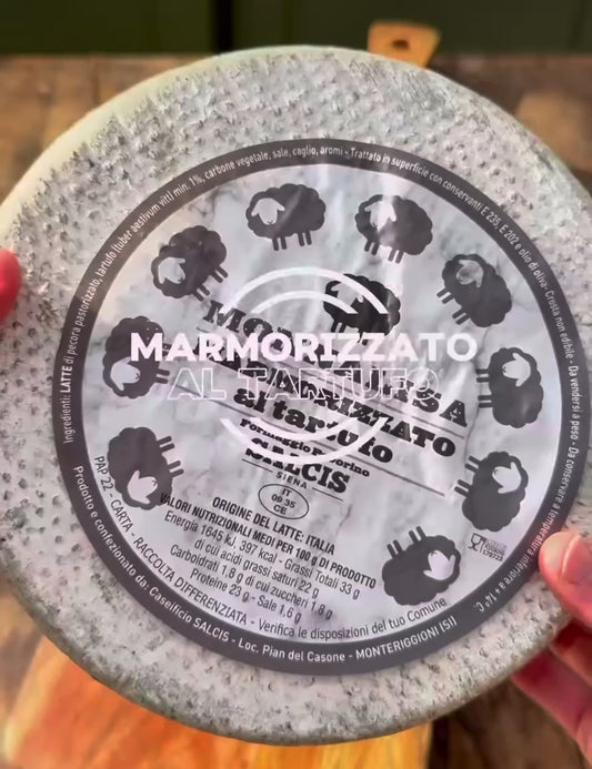 Fromage pecorino marbré à la truffe de Sienne